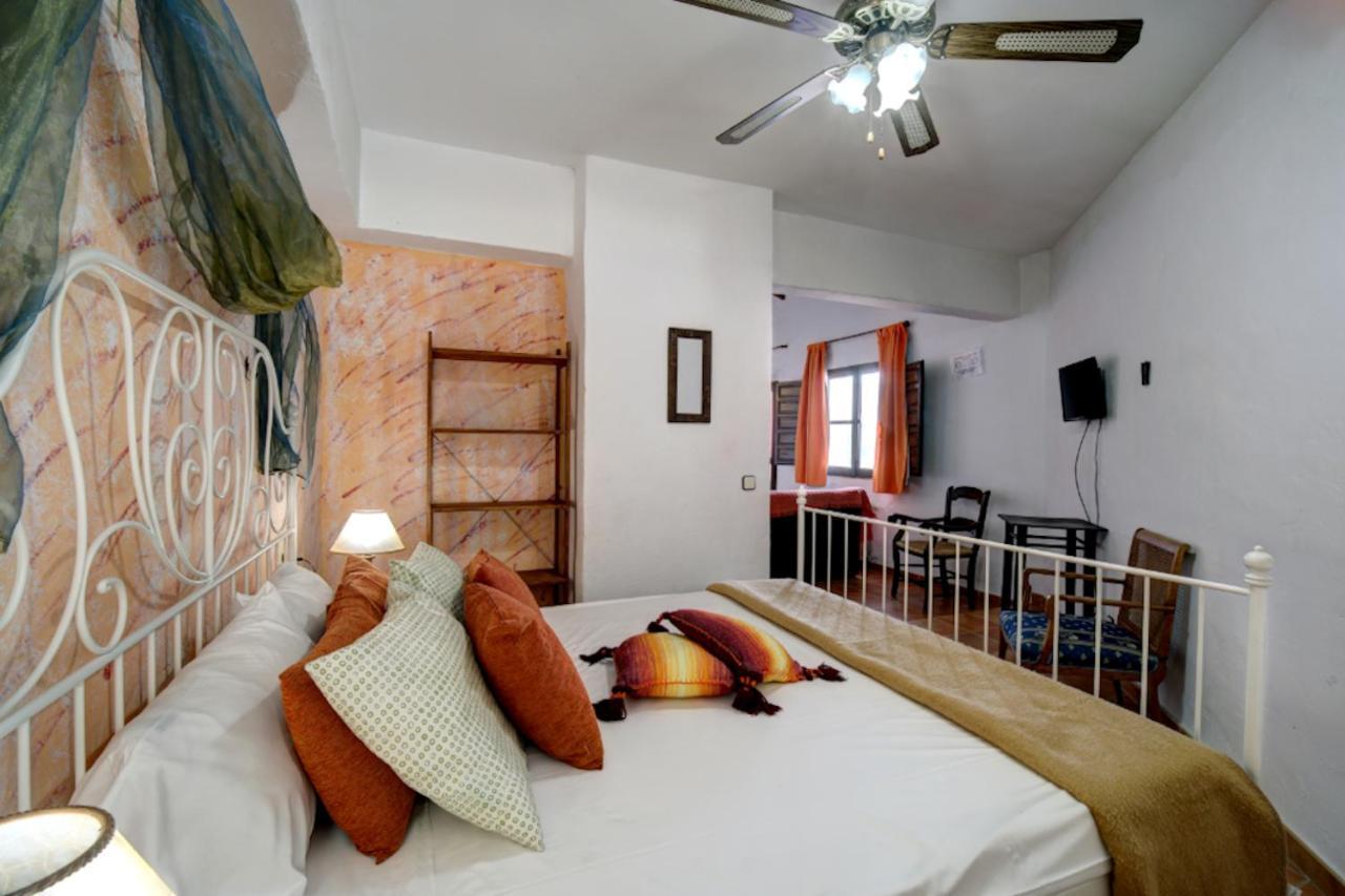 Hotel Restaurante Bandolero Juzcar Luaran gambar
