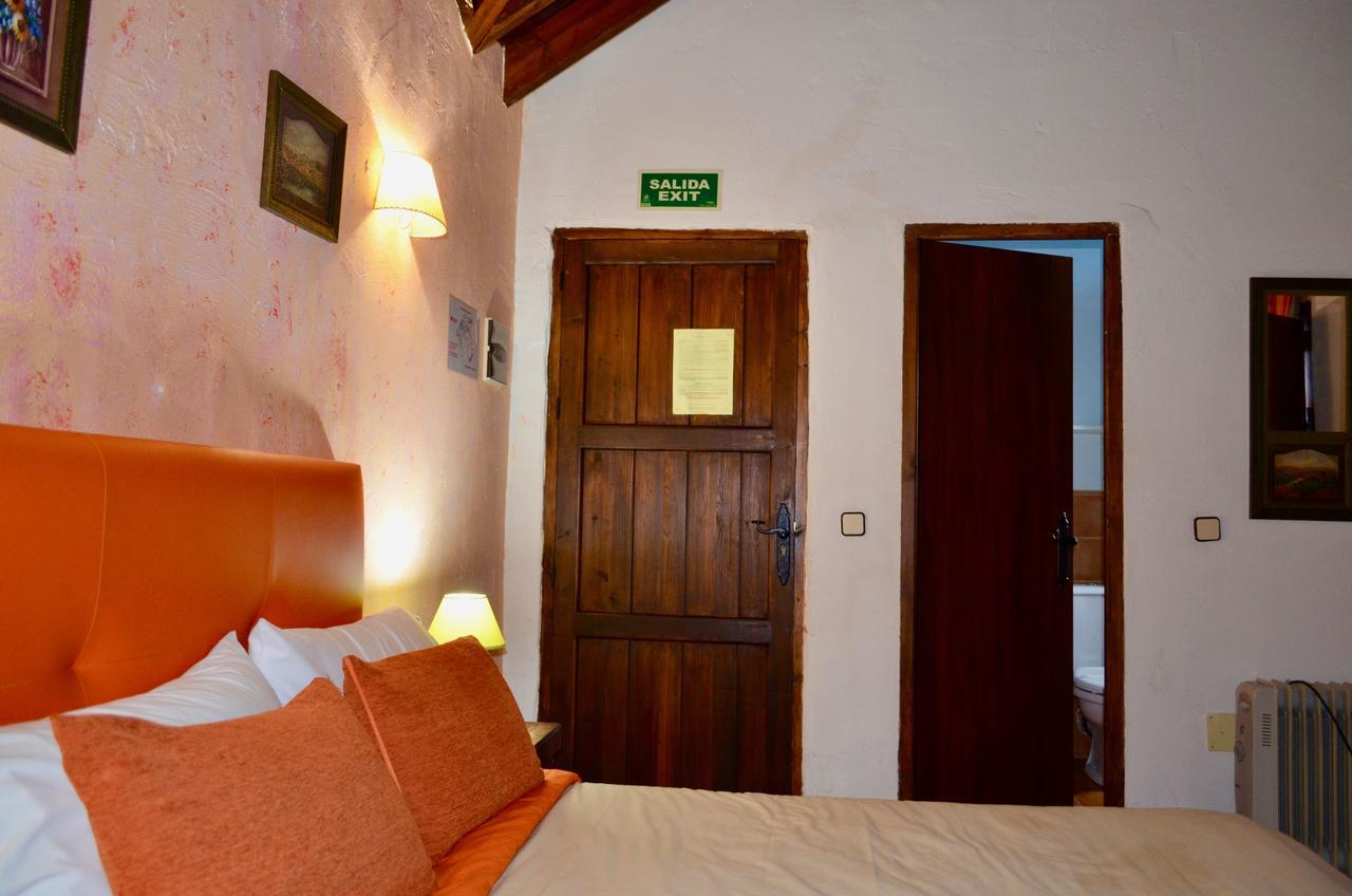 Hotel Restaurante Bandolero Juzcar Luaran gambar