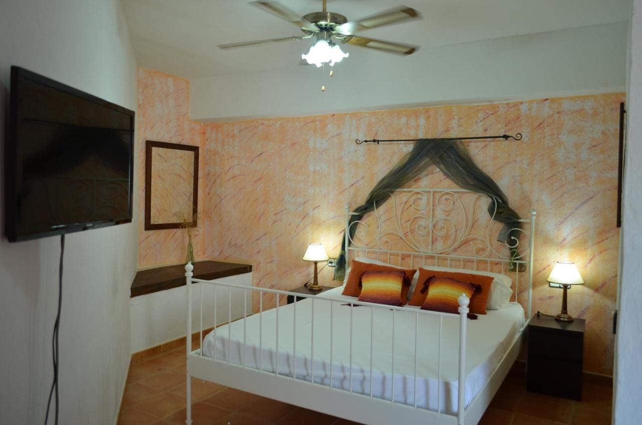 Hotel Restaurante Bandolero Juzcar Luaran gambar